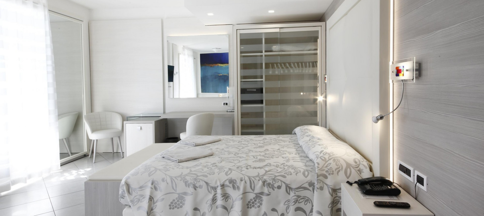 room Four-bed room with sea view